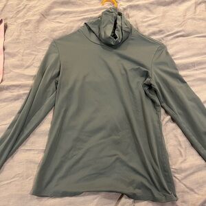 AloYoga long sleeve turtleneck shirt. AloSoft material. Size Medium. Grey/Blue.